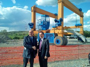Nicola Zingaretti e Gianni Vittorio Armani nel cantiere Monte Romano - Cinelli