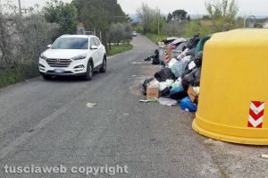 Viterbo - Rifiuti in strada S. Cataldo