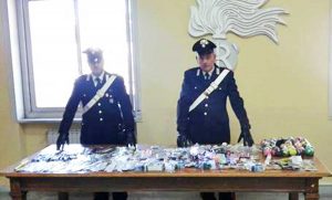 Carabinieri - I gadget sequestrati alla Reggia di Caserta