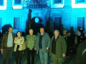 Sindaco e assessori in piazza per la manifestazione per l'autismo