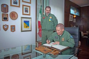 La firma dell'albo d'onore 