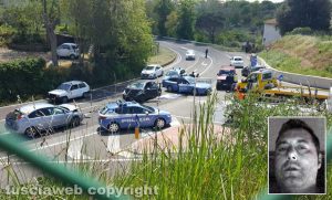 Viterbo - Il frontale all'innesto di strada Ponte sodo sulla Cassia - Nel riquadro Fabrizio Mengarelli