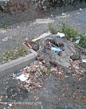 Viterbo - Il degrado nel tratto di via Romiti 