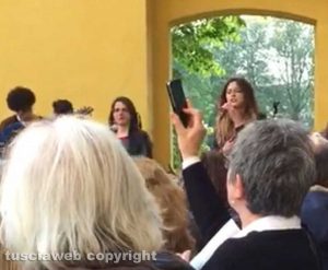 Parma - A destra la cantante viterbese Marta Bruzzichelli