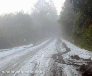 Maltempo - Grandine come neve tra Tuscania e Vetralla