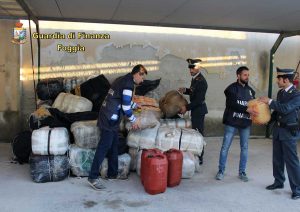 Foggia - La droga sequestrata dalla guardia di finanza