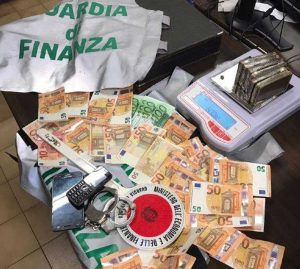 Guardia di Finanza - Droga e soldi sequestrati