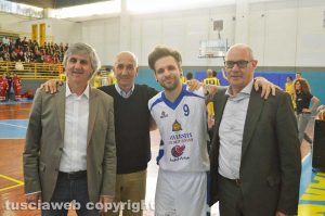 Sport - BasketArtisti e Basket Pegaso - Alessio Bernabei col sindaco Mazzola e gli assessori