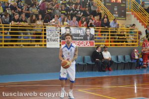 Sport - BasketArtisti e Basket Pegaso - Alessio Bernabei in azione
