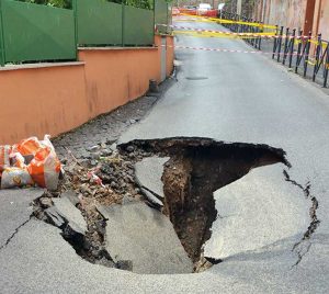 Roma - La voragine in via Parini