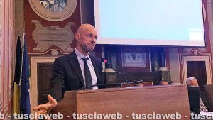 Viterbo - Unitus - Il rettore Alessandro Ruggieri alla cerimonia di consegna del diploma di laurea a Francesco Rutelli
