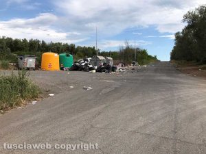 Viterbo - Area raccolta rifiuti tra strada Quartuccio e strada Sasso San Pellegrino