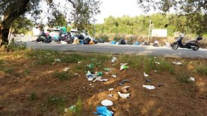 Viterbo - Discarica a cielo aperto all'isola di prossimità in strada Sasso S. Pellegrino