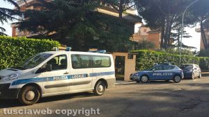 Viterbo - Via De Gasperi - Donna precipita dal quarto piano e muore