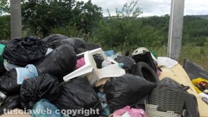 La discarica nella frazione di Sant'Angelo