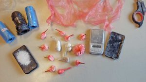 Viterbo - La droga sequestrata dagli agenti della squadra mobile