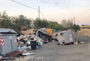 Viterbo - Discarica a cielo aperto a Monterazzano
