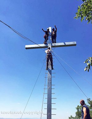 Viterbo - La nuova croce sul monte san Valentino