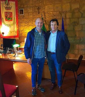Bagnoregio - Il regista Alessandro Genovesi col sindaco Francesco Bigiotti