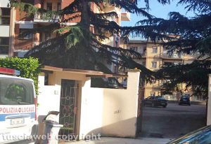Viterbo - Via De Gasperi - Donna precipita dal quarto piano e muore