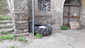 Viterbo - Degrado in largo Alceste Grandori