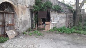 Viterbo - Degrado in largo Alceste Grandori