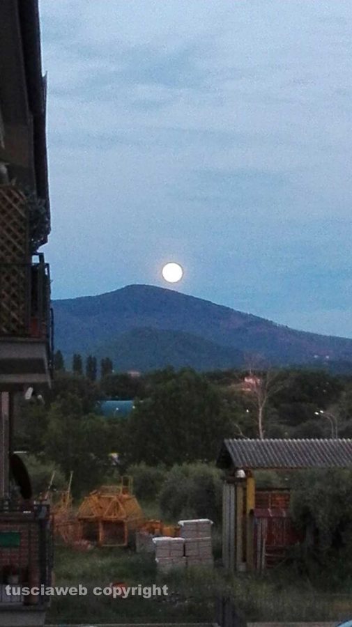 Viterbo - La luna sui Monti Cimini