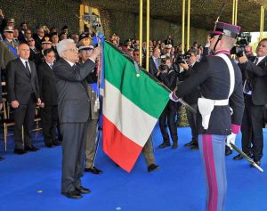 Roma - Sergio Mattarella - Conferimento medaglia d'oro al valor civile alla bandiera di guerra dell'esercito