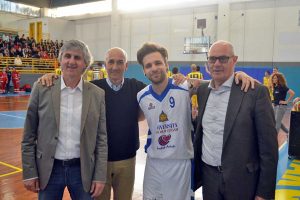 Sport - Pallacanestro -Tarquinia - La partita Basketartisti - Gli assessori Celli e Ranucci, Bernabei e il sindaco Mazzola