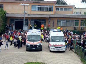 Viterbo - L'esercitazione "Alunni a 4 zampe" promosso dall’Unita cinofila da soccorso