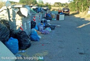 L'immondizia in località Monterazzano