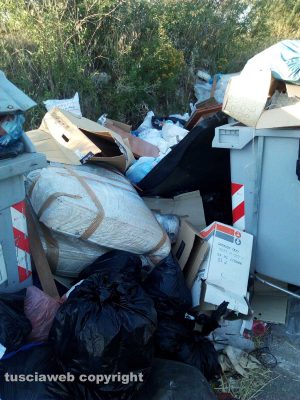 L'immondizia in località Monterazzano