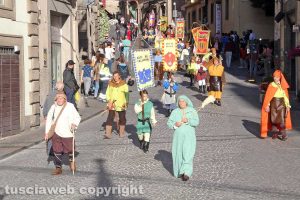 Viterbo - La processione del santissimo Salvatore