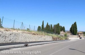 Bagnaia - Il marciapiedi verso il cimitero