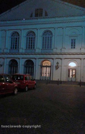 Viterbo - Luci accese di notte al teatro dell'Unione