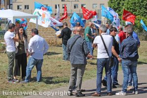 Viterbo - La protesta della polizia penitenziaria al Mammagialla