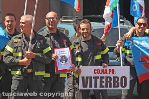 Viterbo - La protesta del sindacato Conapo in piazza del Comune