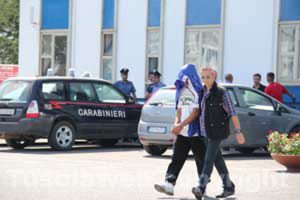 L'uscita degli arrestati nell'operazione Vito
