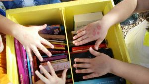 L'inaugurazione della Little free library a Pratogiardino