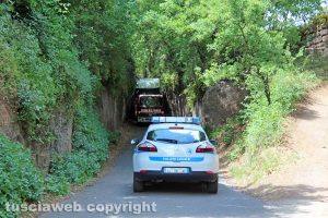 Viterbo - Camion si incastra in strada Signorino - I soccorsi