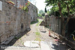 Via delle Mole, la strada sterrata