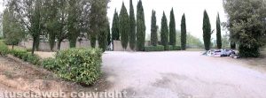 Viterbo - Rifiuti davanti all'ingresso posteriore del cimitero di Grotte S. Stefano