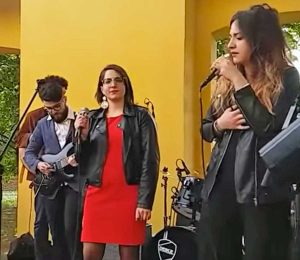 Parma - A destra la cantante viterbese Marta Bruzzichelli