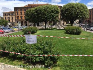 Viterbo - I cartelli a piazza della rocca