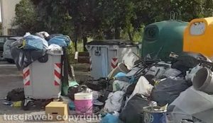 Cumuli di immondizia a Sant'Angelo di Roccalvecce