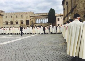 La cerimonia di investitura 