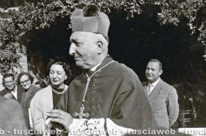 7 novembre 1954 - Vaccareccia - Comunione con il vescovo, la Hubner e Corradini