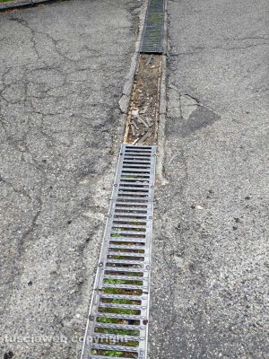 Viterbo - Ellera - La griglia nella discesa che porta al parcheggio di piazza Dalla Chiesa