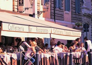 Un bar - Tavolini