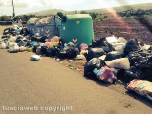Viterbo - Cumulo di rifiuti a Castel d'Asso